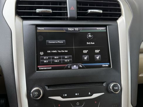 Used 2015 Ford Fusion SE w/ Equipment Group 202A image 18