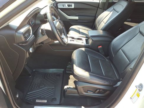 Used 2023 Ford Explorer Limited AWD/4WD image 12
