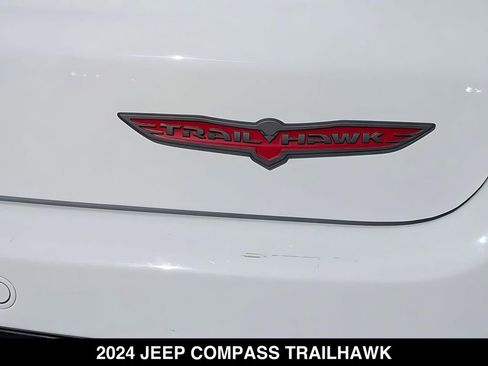 Used 2024 Jeep Compass Trailhawk AWD/4WD image 7