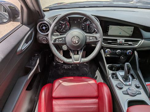 Used 2022 Alfa Romeo Giulia Veloce RWD image 17