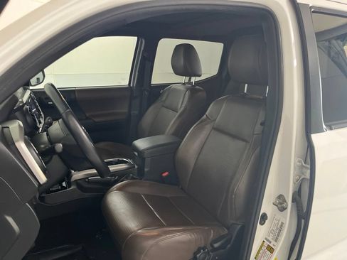 Used 2018 Toyota Tacoma Limited AWD/4WD image 18