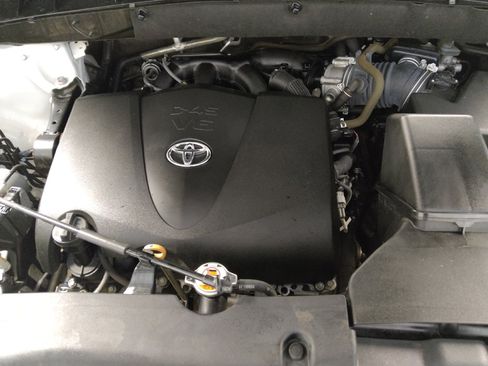 Used 2019 Toyota Highlander XLE FWD image 30