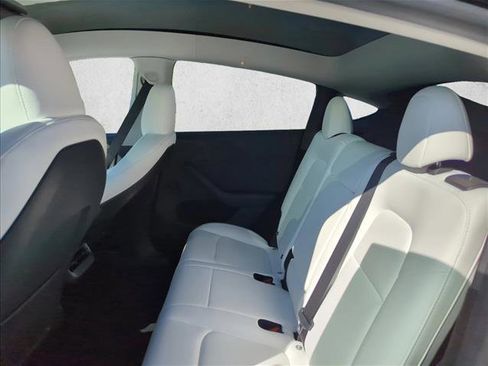 Used 2025 Tesla Model Y Performance AWD/4WD image 17
