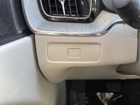 Certified 2023 Volvo XC60 B5 Plus w/ Protection Package Premier image 30