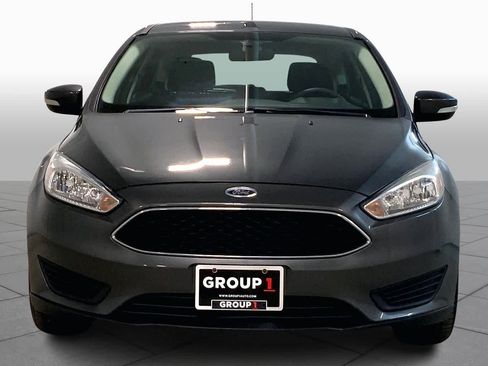 Used 2017 Ford Focus SE image 3