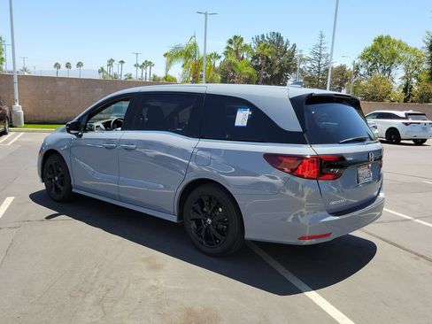 Certified 2023 Honda Odyssey Sport image 4