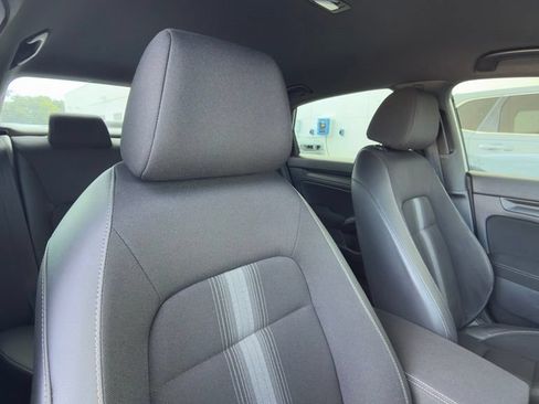 Used 2023 Honda Civic Sport image 8
