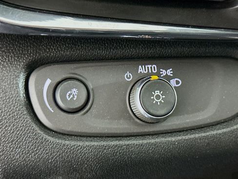 Used 2025 Buick Envista Preferred image 16