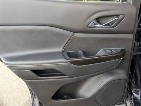 Used 2022 GMC Acadia AT4 w/ Technology Package image 30