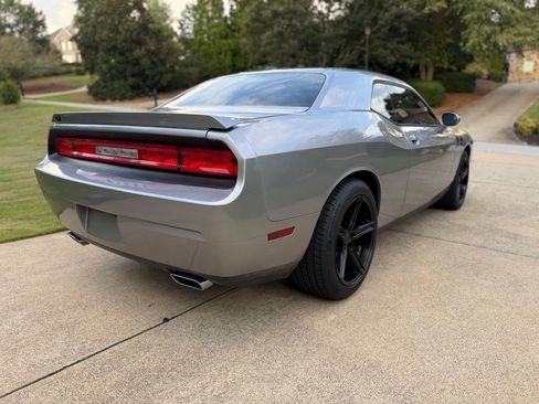 Used 2014 Dodge Challenger R/T RWD image 6