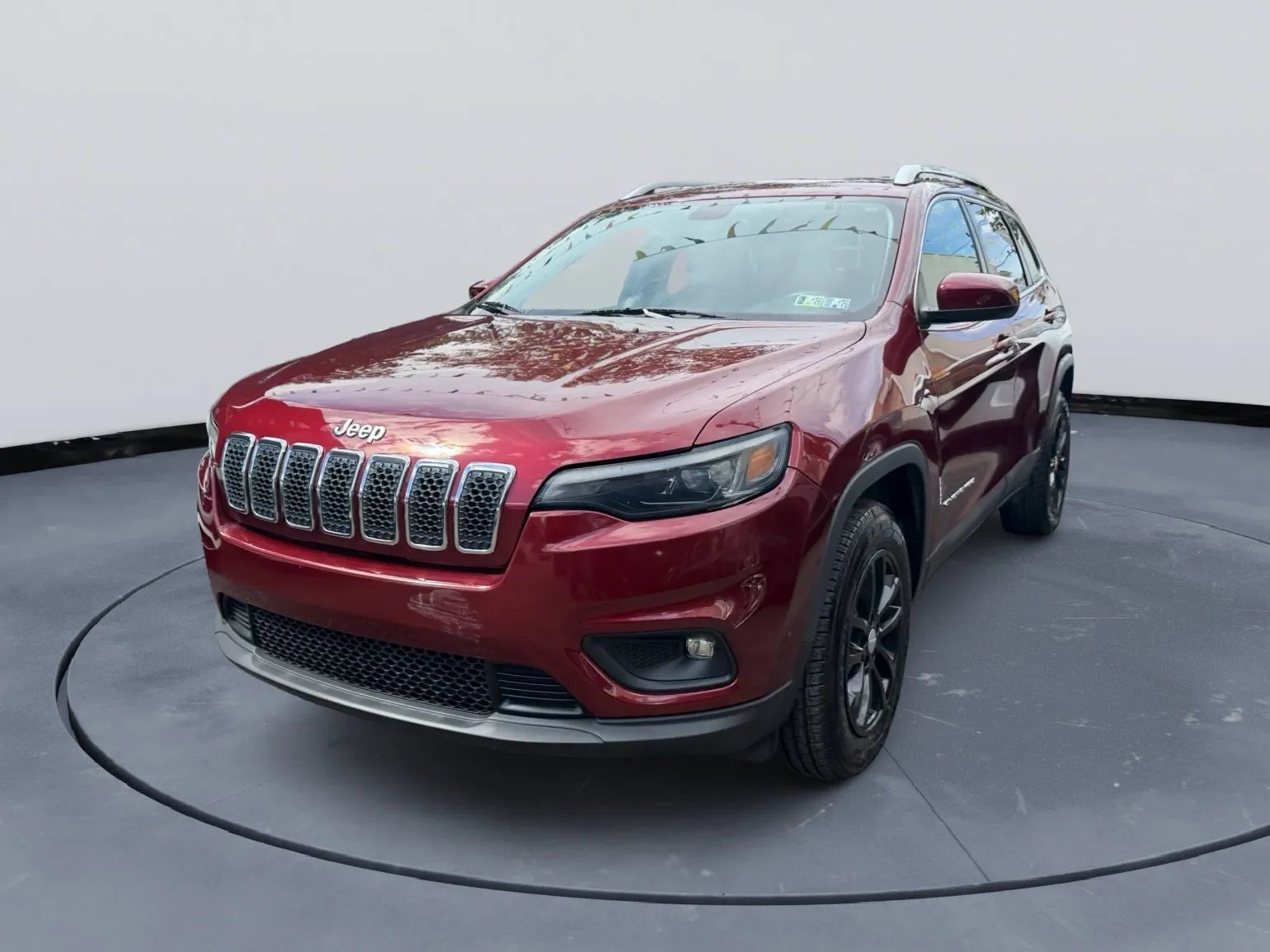 Used 2019 Jeep Cherokee Latitude w/ Popular Appearance Group AWD/4WD image 1