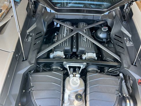 Used 2024 Lamborghini Huracan Tecnica RWD image 8