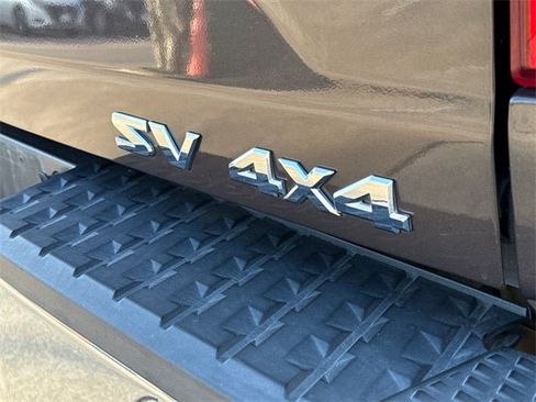 Used 2018 Nissan Titan SV image 9