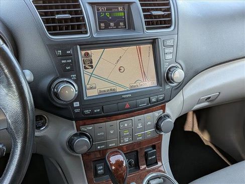 Used 2011 Toyota Highlander Limited w/ Tow Pkg AWD/4WD image 15