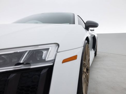 Used 2018 Audi R8 V10 w/ Premium Package RWD image 12
