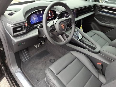 Used 2025 Porsche Macan 4S Electric AWD/4WD image 4