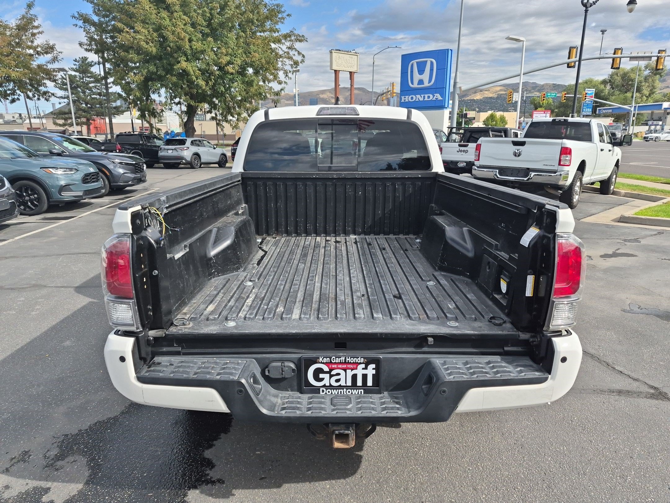 Used 2020 Toyota Tacoma TRD Off-Road w/ TRD Premium Off Road Package AWD/4WD image 29