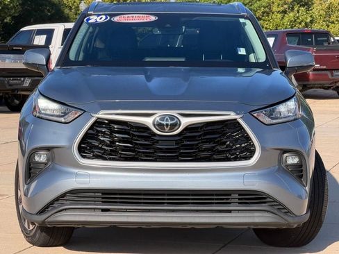 Used 2020 Toyota Highlander XLE AWD/4WD image 2