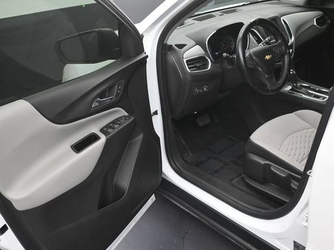 Used 2020 Chevrolet Equinox LS FWD image 10