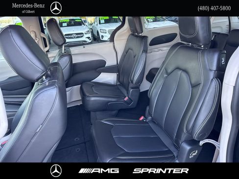 Used 2023 Chrysler Pacifica Touring-L FWD image 18