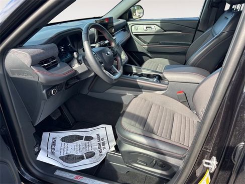 Used 2025 Ford Explorer ST-Line image 9