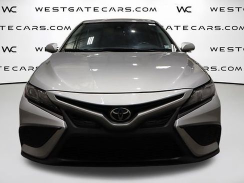 Used 2022 Toyota Camry SE image 2