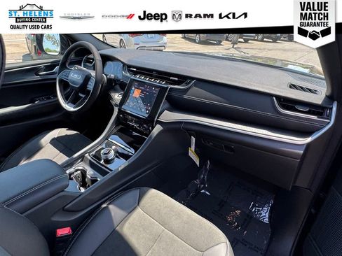 Certified 2025 Jeep Grand Cherokee Altitude AWD/4WD image 31