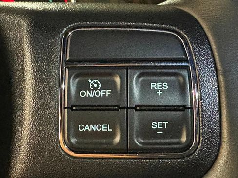 Used 2017 Jeep Wrangler Rubicon w/ Connectivity Group AWD/4WD image 28
