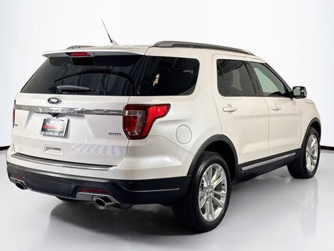 Used 2018 Ford Explorer XLT w/ Equipment Group 202A image 5