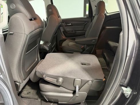 Used 2015 Chevrolet Traverse LT w/ Style and Technology Package FWD image 29