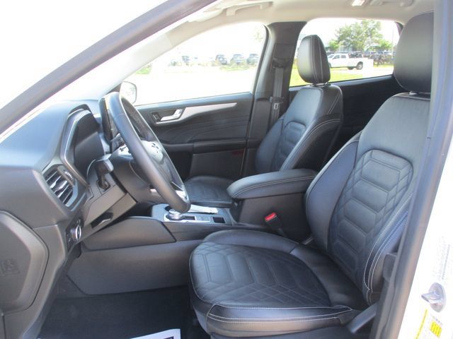 Certified 2023 Ford Escape Platinum w/ Premium Technology Package AWD/4WD image 18
