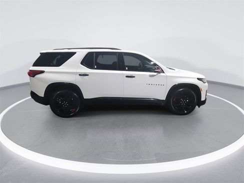 Used 2023 Chevrolet Traverse Premier image 9