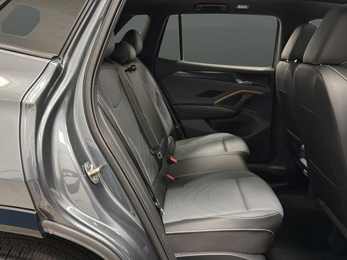 Used 2025 Volkswagen Tiguan SE R-Line AWD/4WD image 24