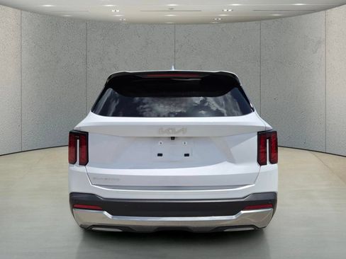 Used 2025 Kia Sorento S w/ Panoramic Sunroof Package FWD image 6