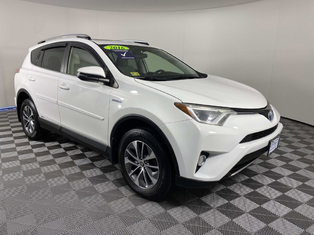 Used 2016 Toyota RAV4 XLE AWD/4WD image 1