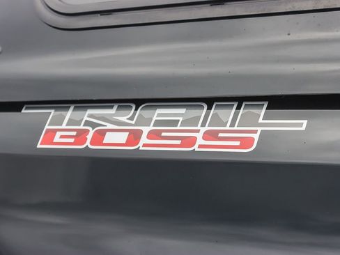 Used 2020 Chevrolet Silverado 1500 LT Trail Boss w/ Midnight Edition image 11