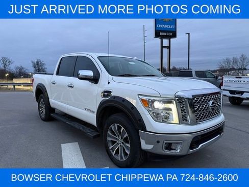 Used 2017 Nissan Titan SL image 9