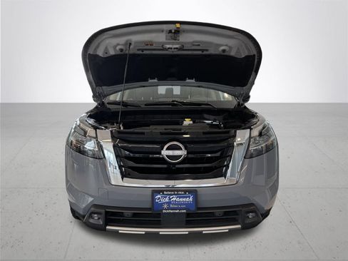 Used 2022 Nissan Pathfinder SL AWD/4WD image 4