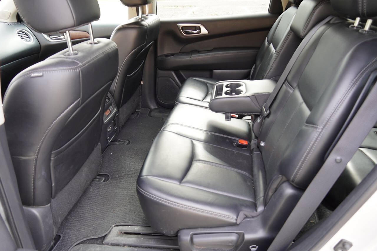 Used 2017 Nissan Pathfinder Platinum w/ Cargo Package AWD/4WD image 15
