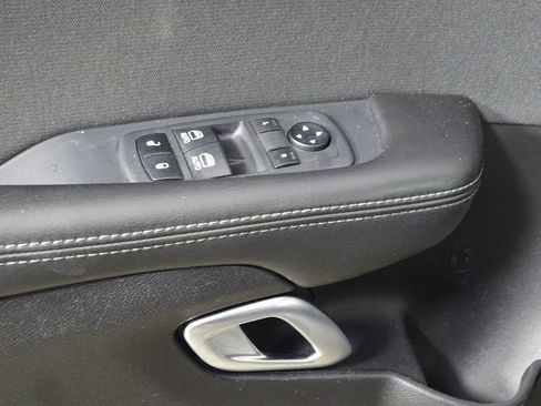 Used 2019 Dodge Challenger SXT image 11