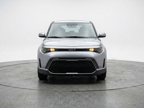 Used 2025 Kia Soul LX w/ LX Technology Package image 2