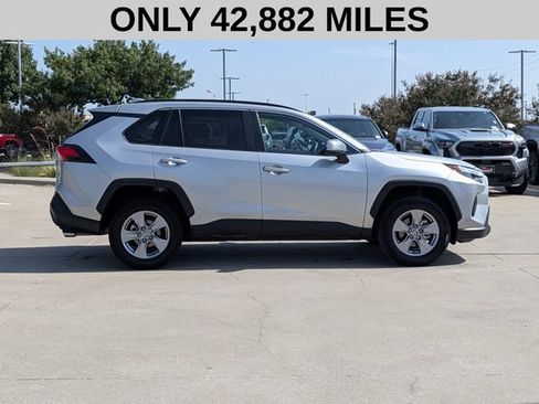 Used 2025 Toyota RAV4 XLE FWD image 4