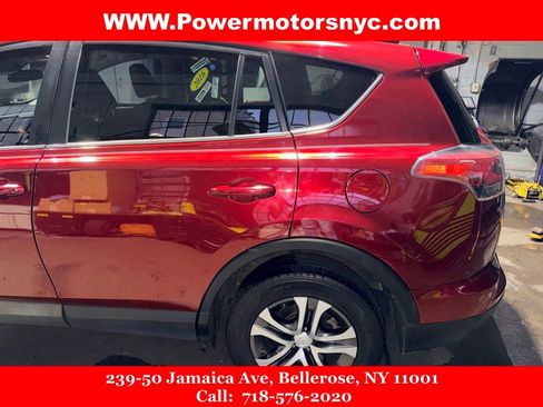 Used 2018 Toyota RAV4 LE image 4