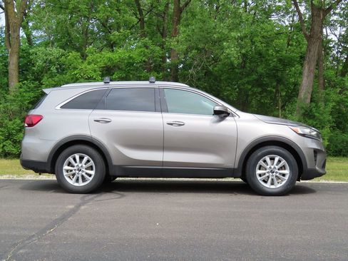 Used 2019 Kia Sorento AWD w/ LX Convenience Package image 2