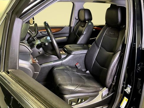Used 2018 Cadillac Escalade Luxury image 21
