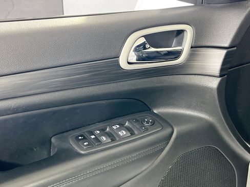 Used 2022 Jeep Grand Cherokee Laredo X image 18