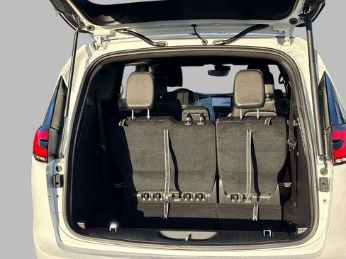 New 2026 Chrysler Pacifica Select image 8