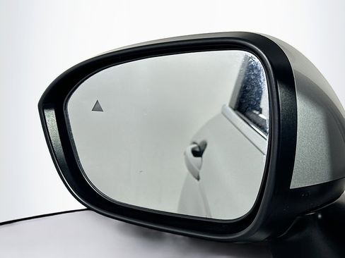 Used 2025 Mitsubishi Outlander SE image 16