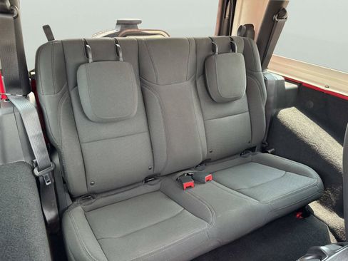 Used 2020 Jeep Wrangler Sport AWD/4WD image 12