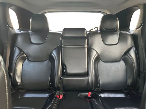 Used 2019 Jeep Cherokee Limited w/ Technology Group AWD/4WD image 17